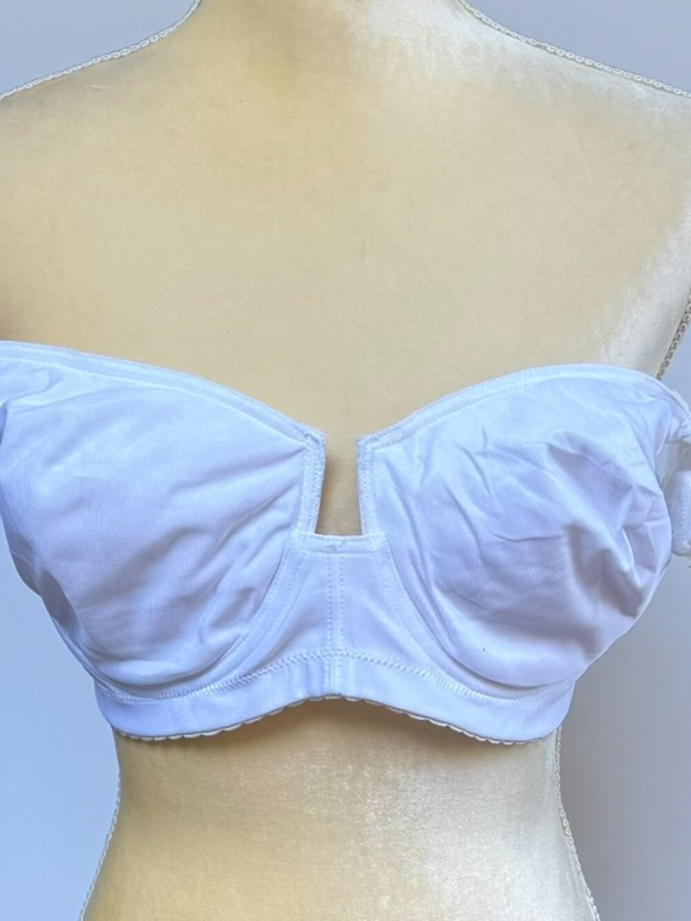 Soft Sensations Womens Strapless Bra White Convertible Straps underwire Cups 40D